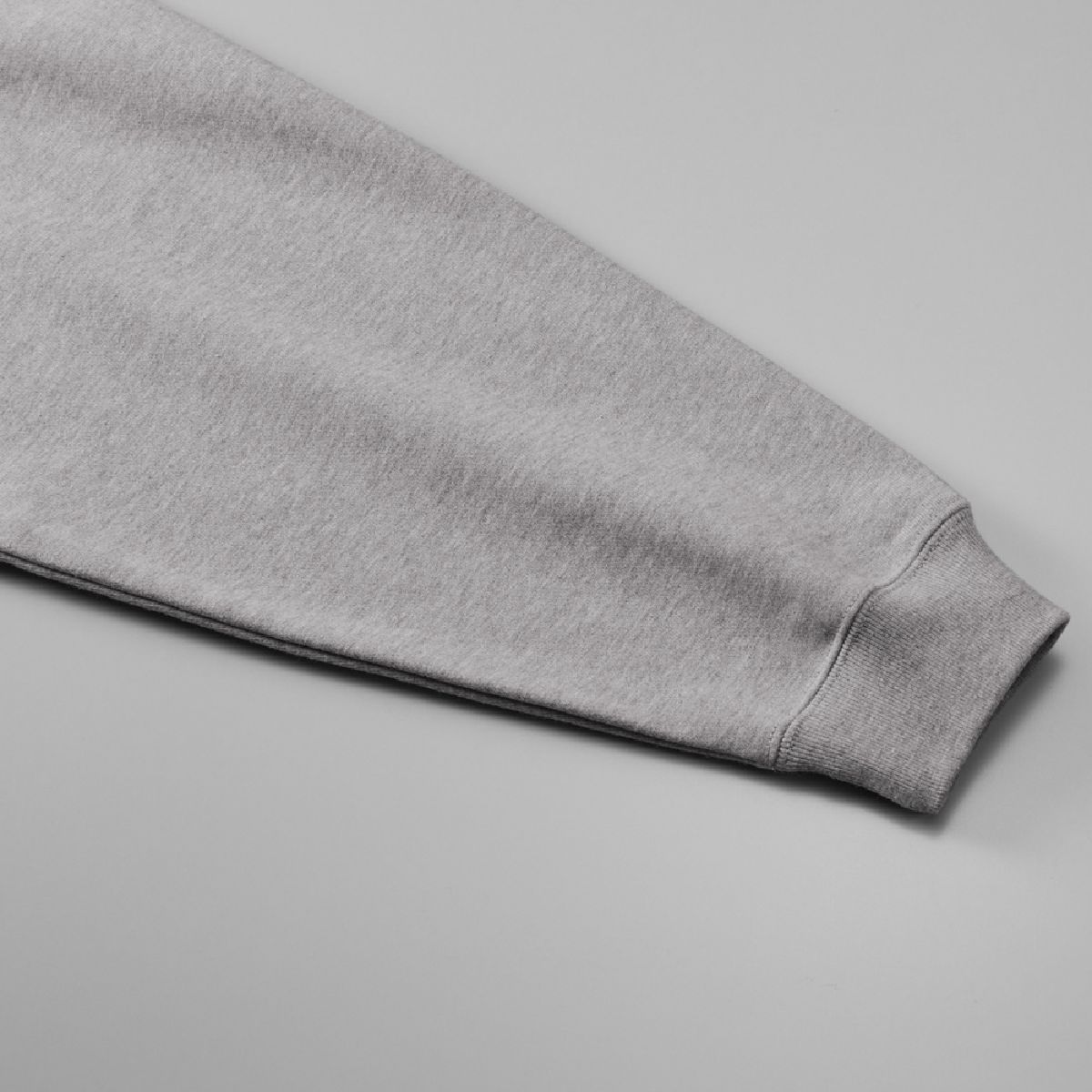 袖口是肋骨規格，耐用的雙針