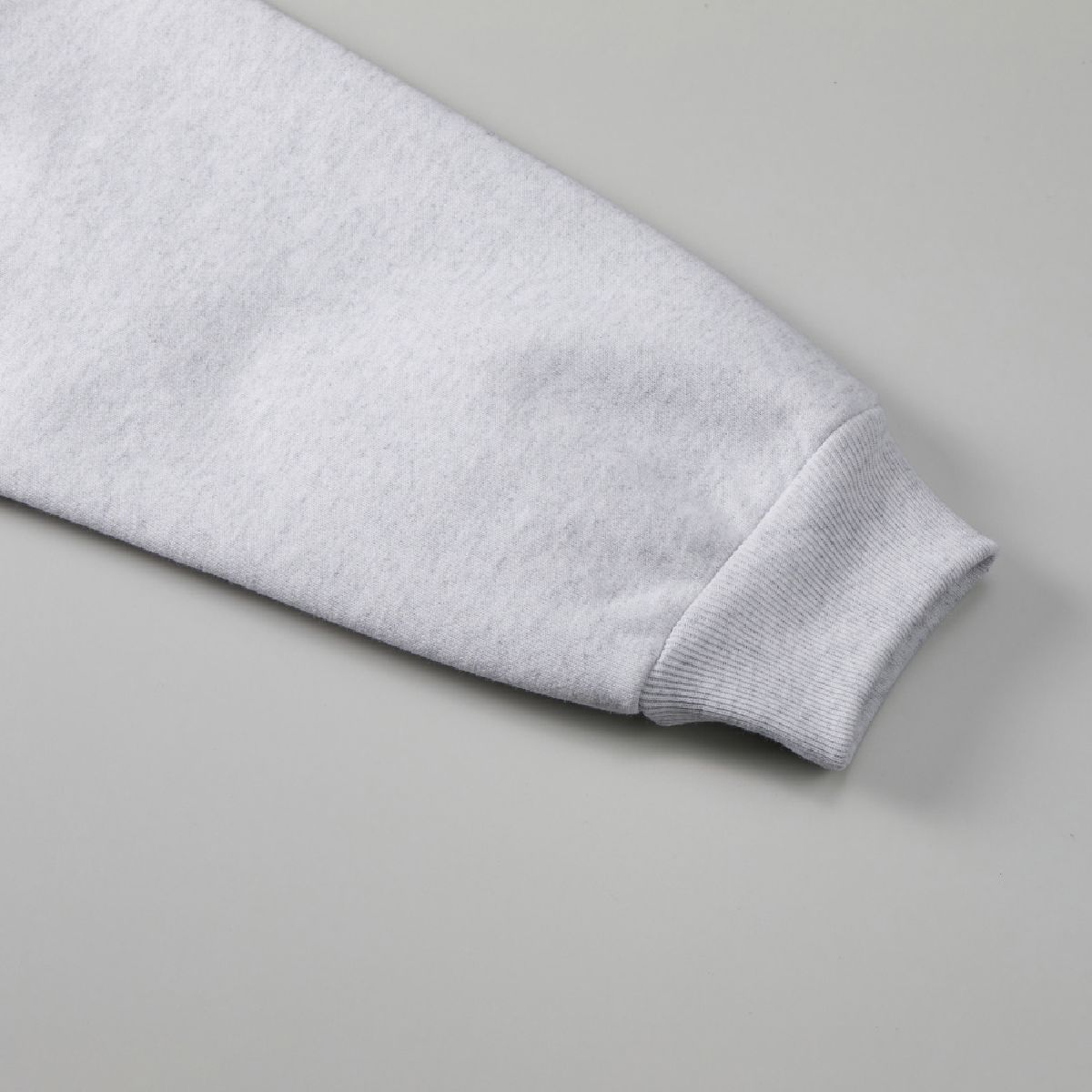 袖口是肋骨規格，正面是最小的縫紉規範，縫線