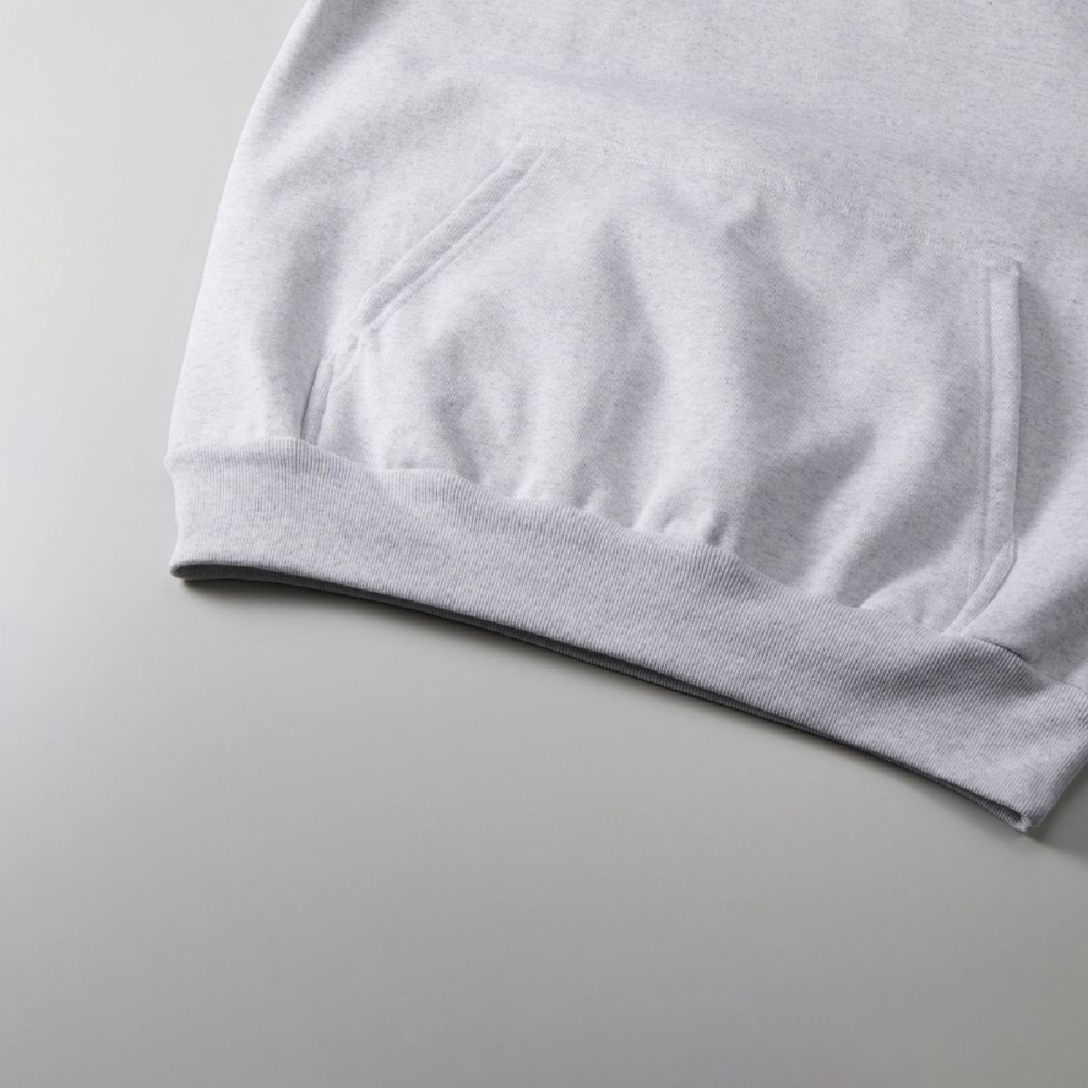 袋鼠口袋規格，下擺嘴的正面是最小的縫紉規範，縫線