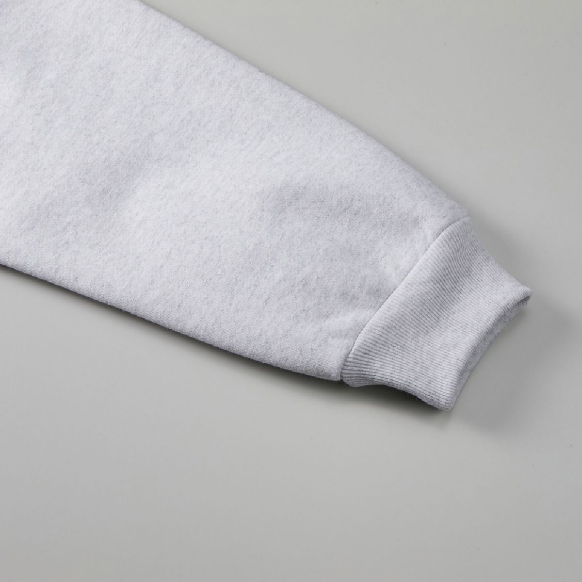 袖口是肋骨規格，正面是最小的縫紉規範，縫線