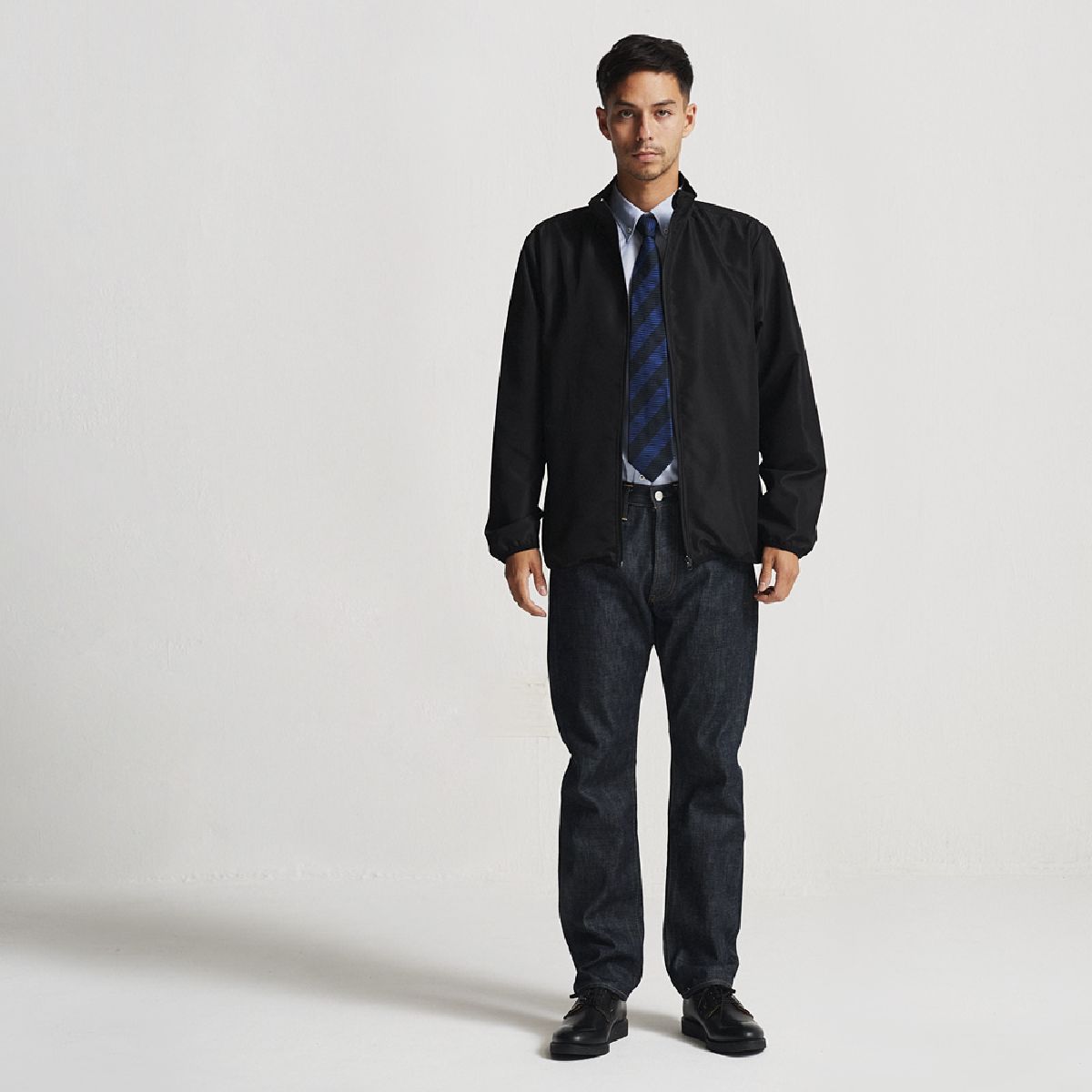 高度182厘米L尺寸002。穿黑色（拉鍊開放）