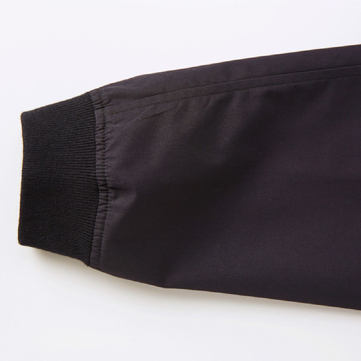 袖口是適合手腕的肋骨規格