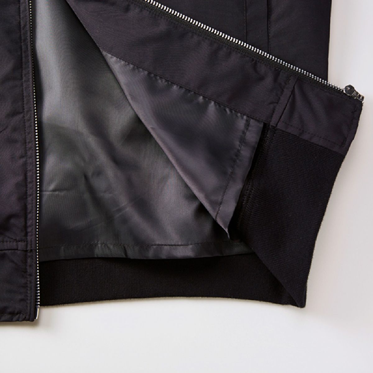 下擺閃光規格帶有襯裡，方便打印