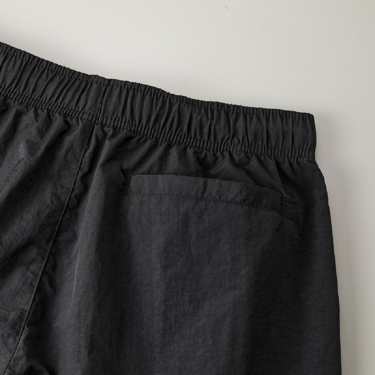 帶有一個 - 球邊緣規格的臀部口袋（僅右側）