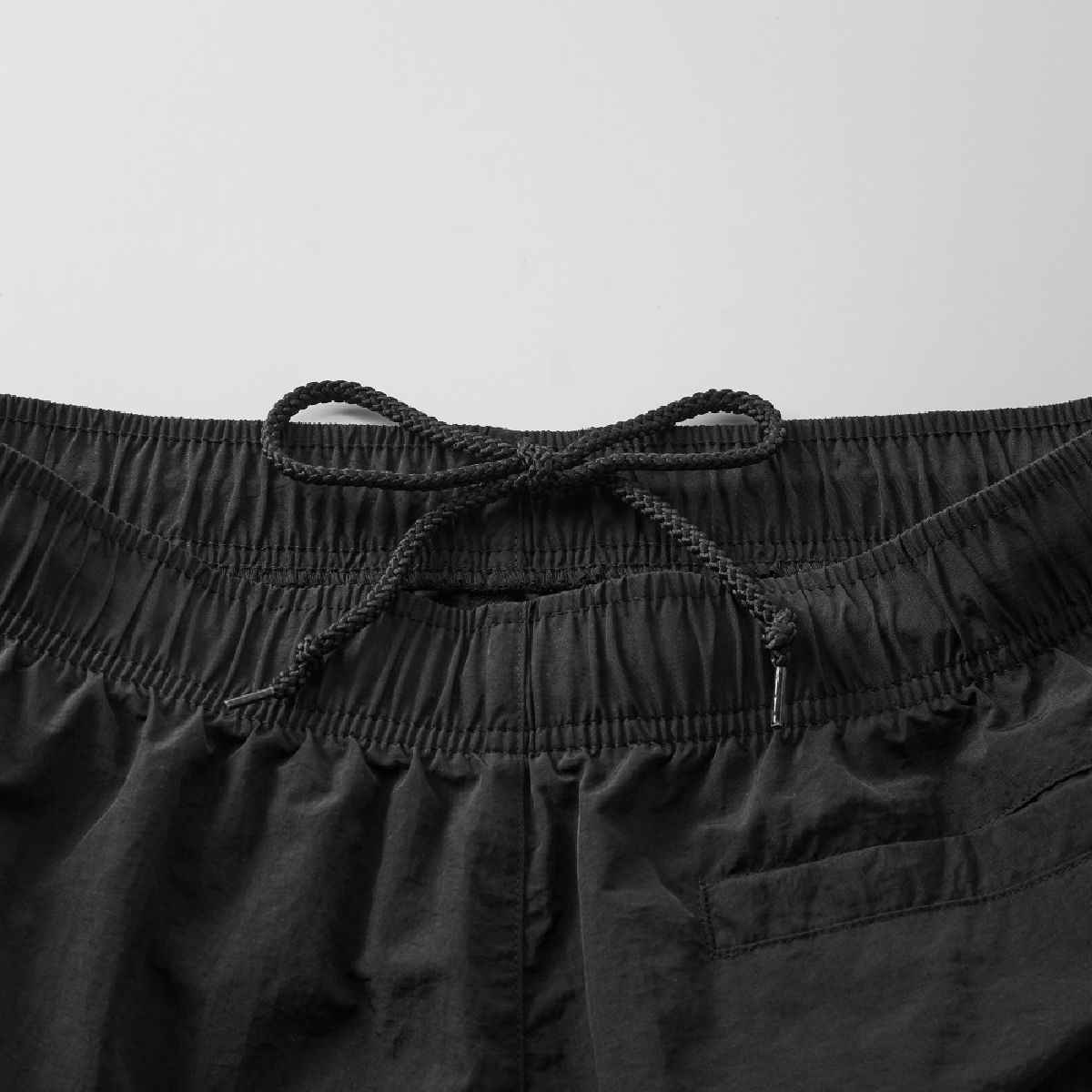 腰部有可調節的圓皮（內部）