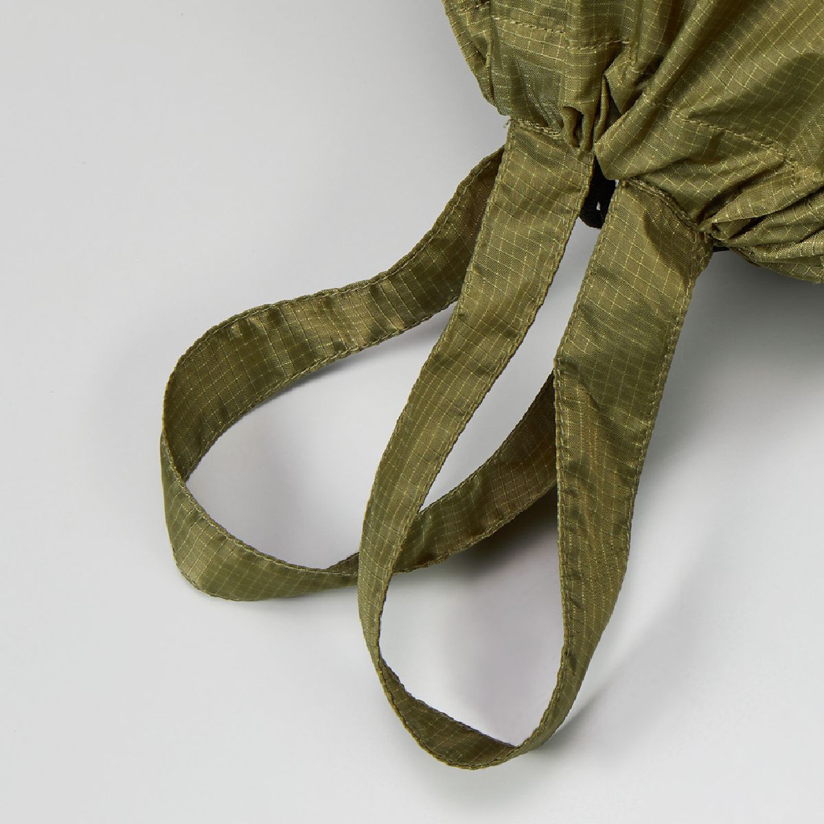 包口處有一個提把。