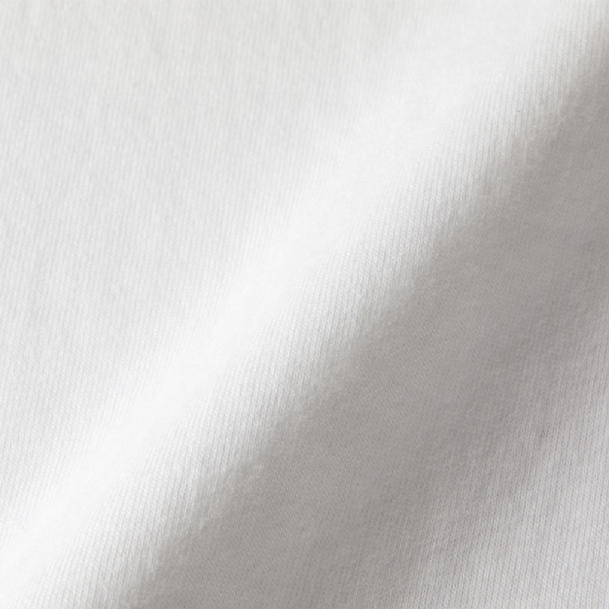 採用特殊處理的紗線製成的 5.6 盎司布料，可最大限度減少起毛球。