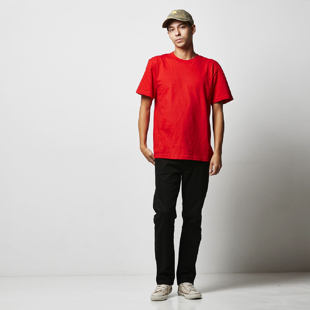 身高 182cm，穿著 L 碼，貨號 232，高紅色。