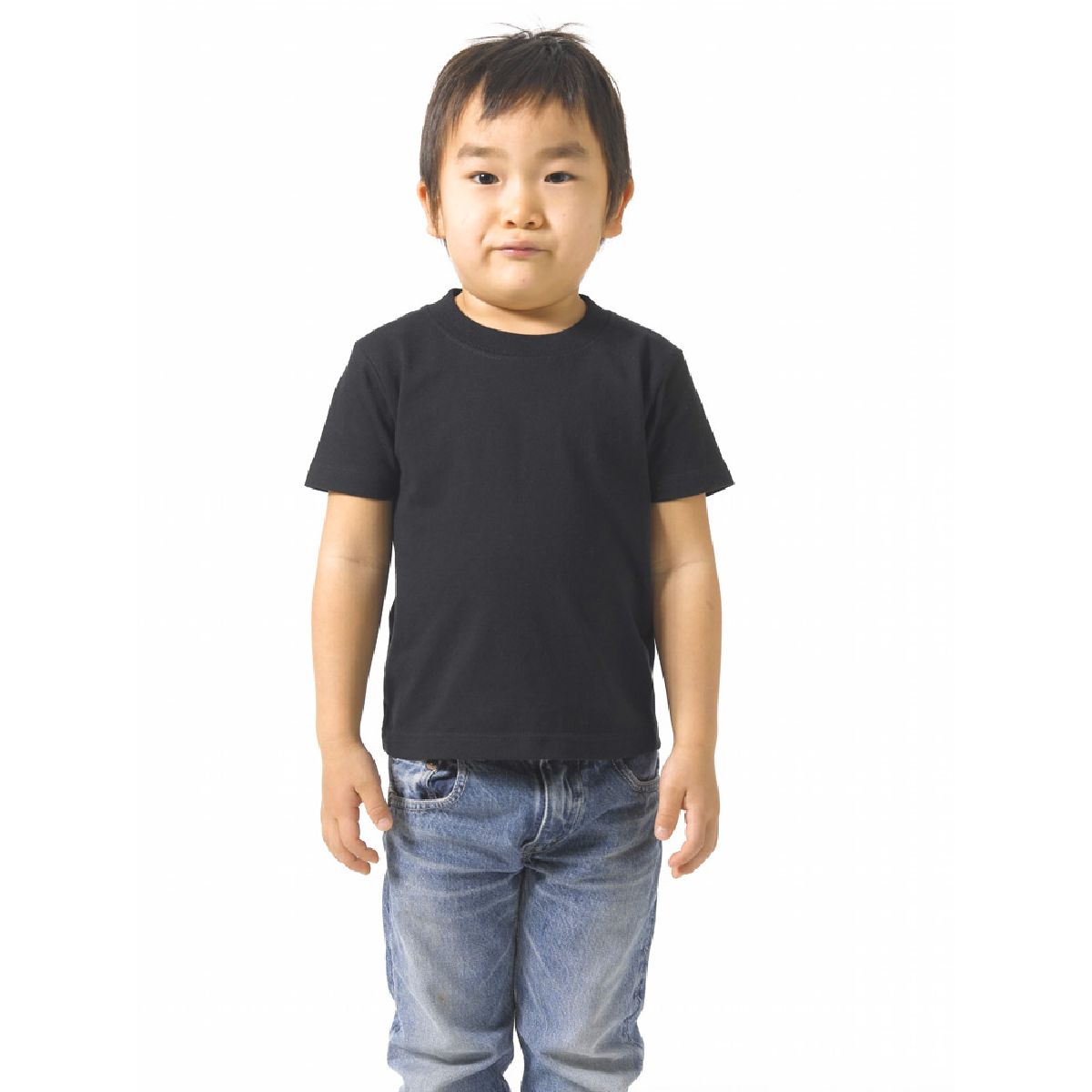 身高 108cm，體重 18kg，穿著尺寸 110cm，002。黑色。